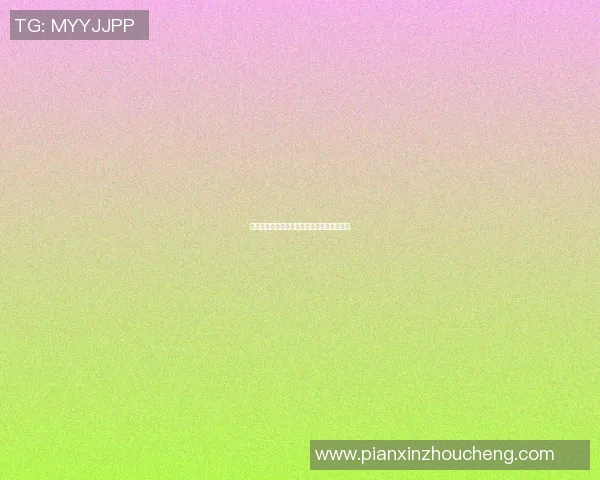 足球明星捧杯瞬间展现荣耀与激情的完美结合